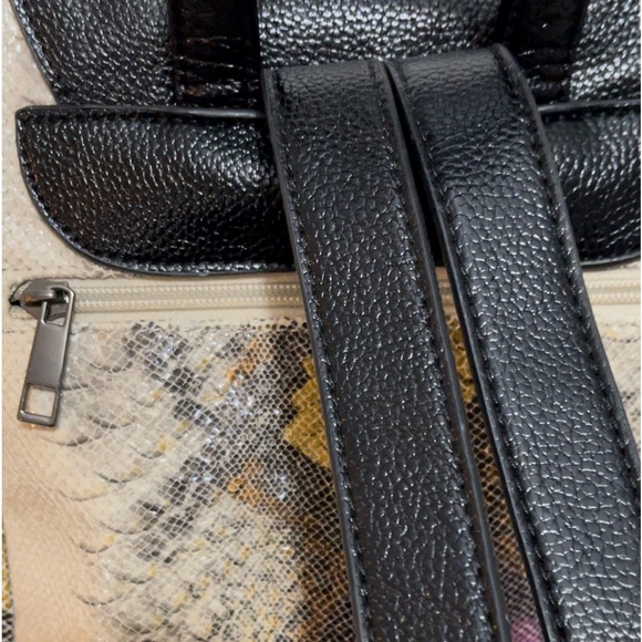 🌼MELLOW WORLD KARAI Snake Skin Embossed Backpack🌼 - Picture 11 of 15